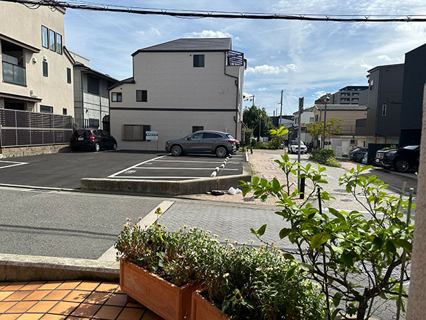 東側駐車場